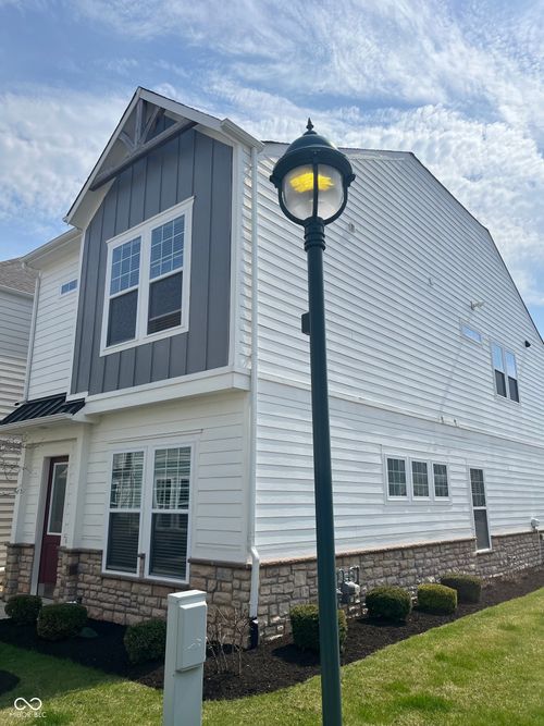 13275 Susser Way, Fishers, IN, 46037-5916 | Card Image