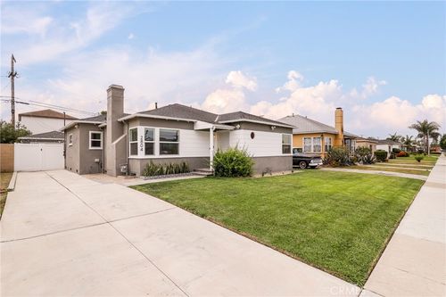 2804 W 84th St, Inglewood, CA, 90305-1842 | Card Image