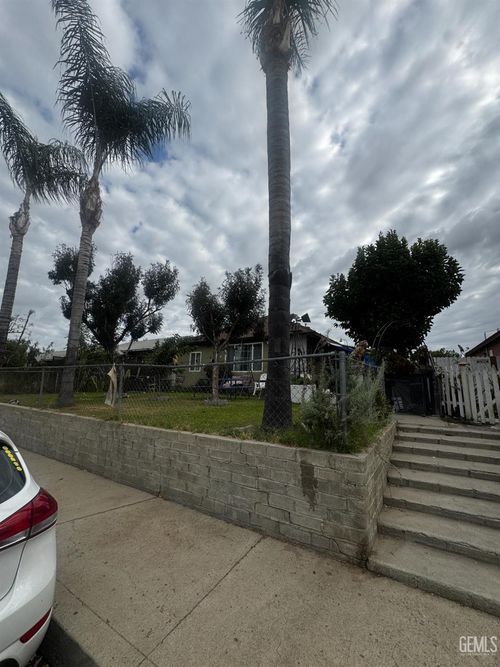 650 Oak Ave, Wasco, CA, 93280-1715 | Card Image