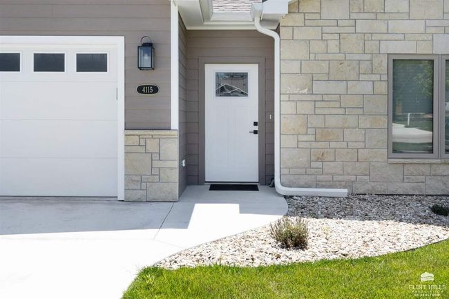 4115 Scenic Xing, Condo with 3 bedrooms, 2 bathrooms and null parking in Manhattan KS | Image 4