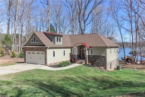 121 Butternut Rd, Troutman, NC, 28166-8636 | Card Image