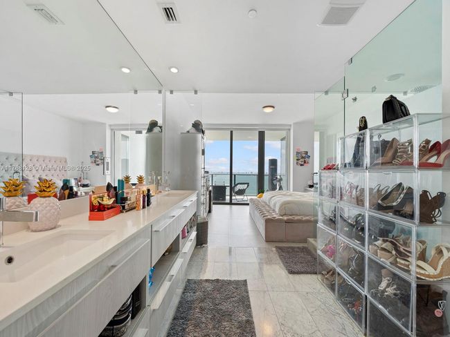 UNIT-2805 - 3131 Ne 7 Th Ave, Condo with 2 bedrooms, 2 bathrooms and null parking in Miami FL | Image 13