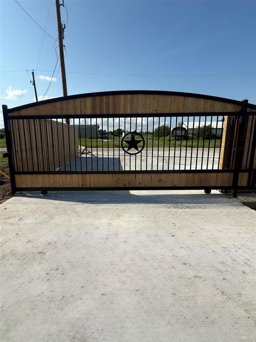 17310 Cowan Rd, Alvin, TX, 77511-7470 | Card Image