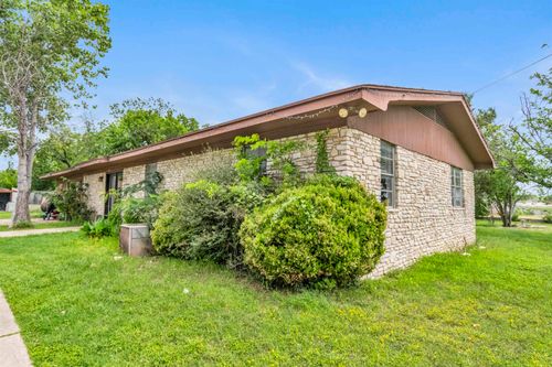 802 Westfall St, Burnet, TX, 78611-2169 | Card Image