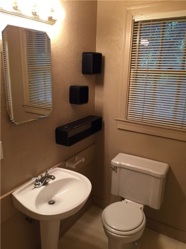 B - 611 W 37 Th St, House other with 1 bedrooms, 1 bathrooms and 1 parking in Austin TX | Image 9
