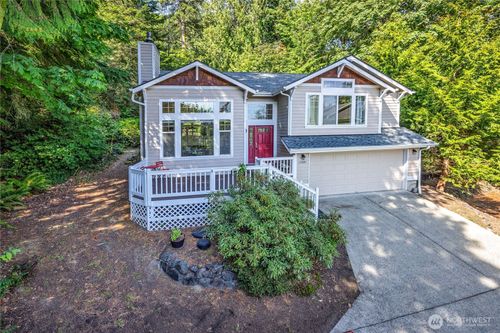 17691 Division Ave Ne, Suquamish, WA, 98392-9733 | Card Image