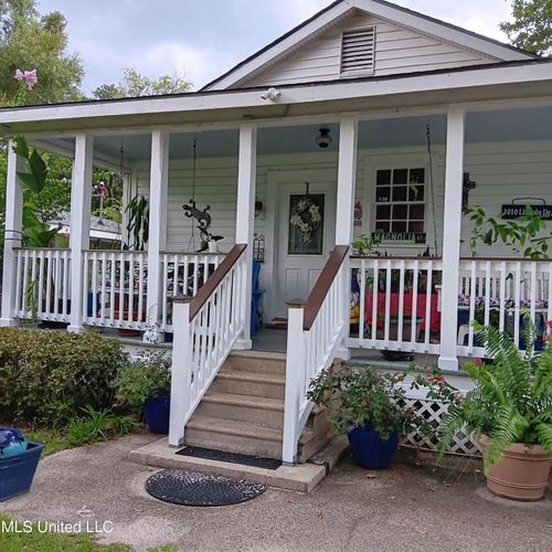 1010 Lincoln Dr, Bay Saint Louis, MS, 39520-1508 | Card Image