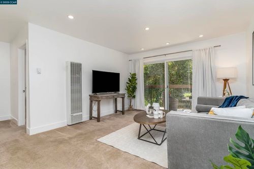 5305 Ridgeview Cir, El Sobrante, CA, 94803-3470 | Card Image