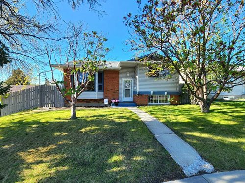 5023 Whitehorn Dr Ne, Calgary, AB, T1Y1T9 | Card Image