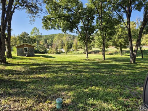 2215 Henderson Springs Rd, Pigeon Forge, TN, 37863-4250 | Card Image