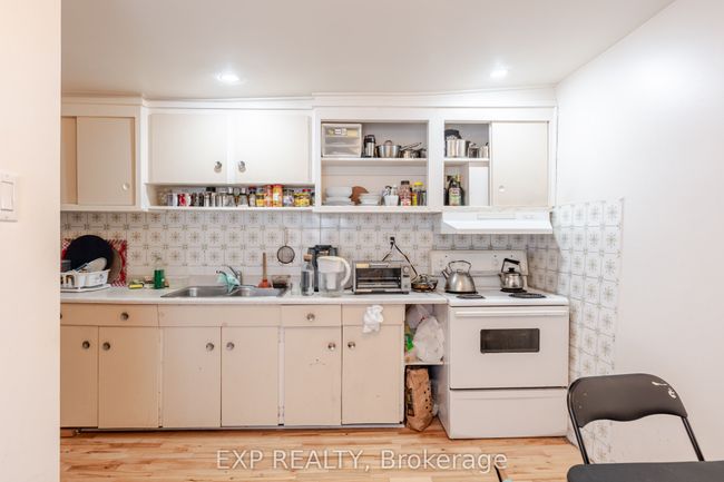 92 Cambridge St N, Home with 3 bedrooms, 2 bathrooms and 3 parking in Ottawa ON | Image 16