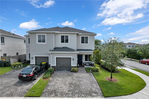 856 Se 16th Ct, Homestead, FL, 33034-3710 | Card Image