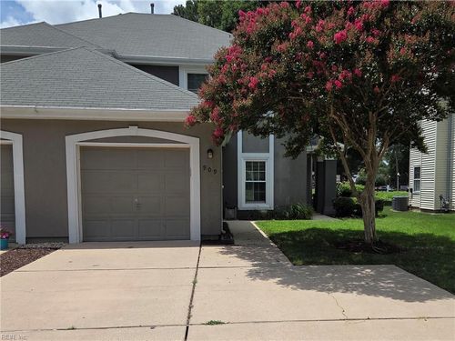 909 Willow Pt, Newport News, VA, 23602-9418 | Card Image