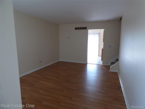 359 Hampton Ct, South Lyon, MI, 48178-1368 | Card Image