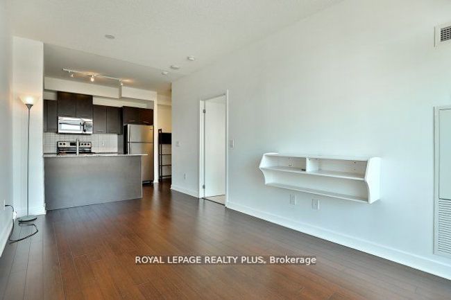 812 - 360 Square 1 Dr, Condo with 1 bedrooms, 1 bathrooms and 1 parking in Mississauga ON | Image 6