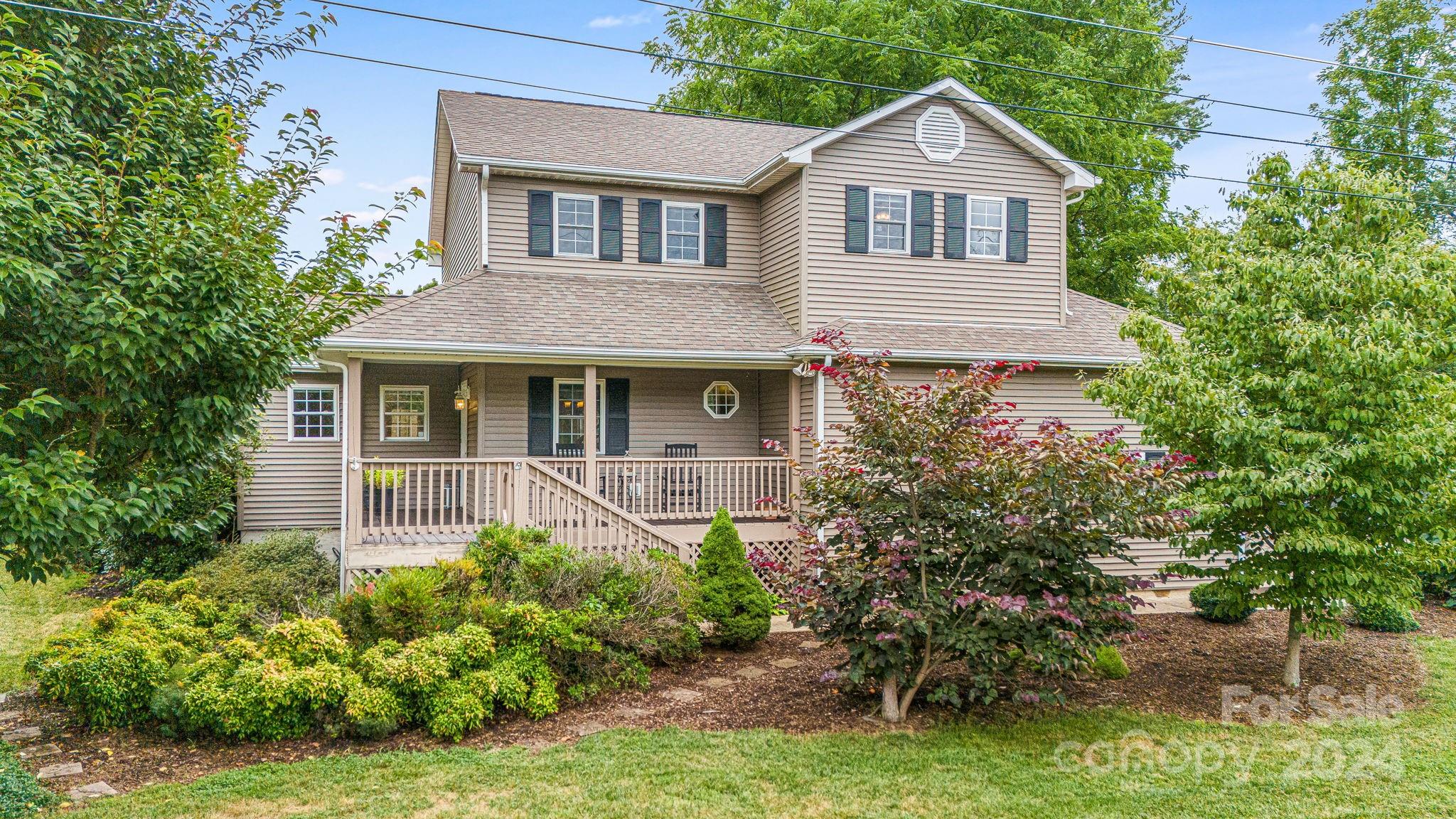 Hideaway Ln, Waynesville, NC 28785