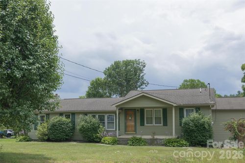102 Phillips Rd, Spruce Pine, NC, 28777-6004 | Card Image