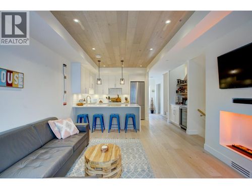 102-1308 Richter St, Kelowna, BC, V1Y2L3 | Card Image