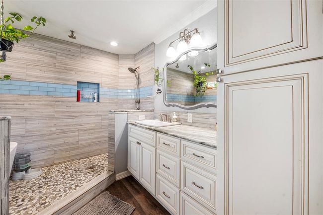 Primary bath | Image 26