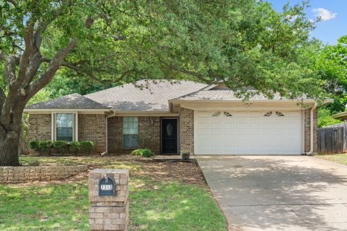 7713 Miracle Ln, North Richland Hills, TX, 76182-9205 | Card Image