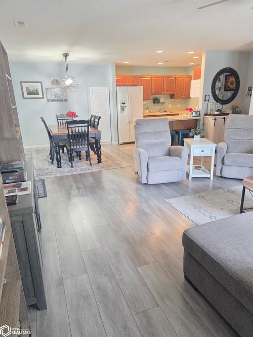 4945-4945 Grand View Ln, Fort Madison, IA, 52627-7614 | Card Image