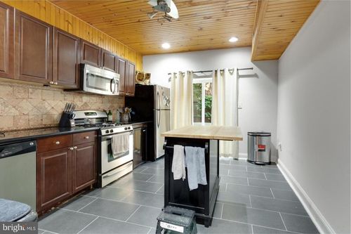 920 S 16th St, PHILADELPHIA, PA, 19146-2041 | Card Image