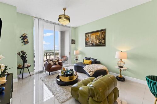 lph-18-550 Okeechobee Blvd, West Palm Beach, FL, 33401-6317 | Card Image