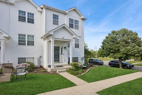 596 N Triumph Ct, Hainesville, IL, 60073-4724 | Card Image