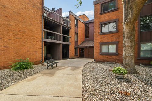 4215 N 100th St, MILWAUKEE, WI, 53222-1336 | Card Image