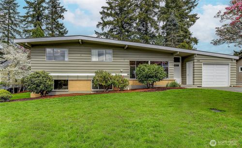 134 160th Pl Se, Bellevue, WA, 98008-4624 | Card Image