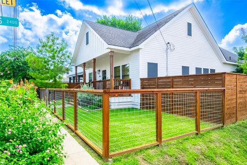 200 Carl St, Houston, TX, 77009-7704 | Card Image