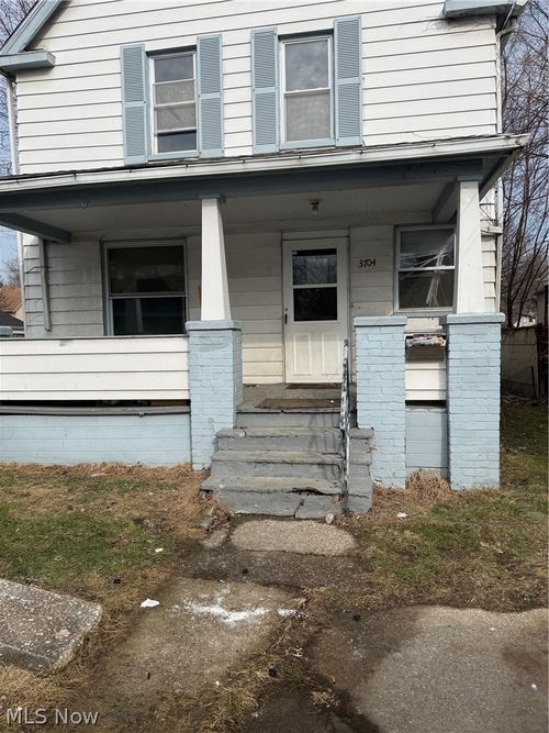 3704 Walton Ave, Cleveland, OH, 44113-4917 | Card Image