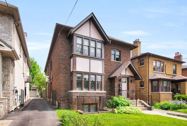MAIN - 25 Braemar Ave, Home with 3 bedrooms, 2 bathrooms and 1 parking in Toronto ON | Image 3