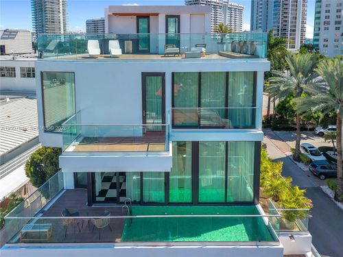 11 Century Ln, Miami Beach, FL, 33139-8804 | Card Image
