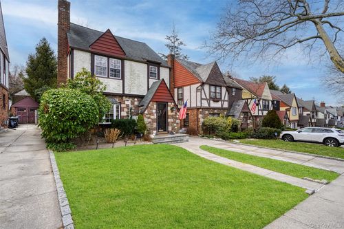 47 245th St, Little Neck, NY, 11362-1108 | Card Image