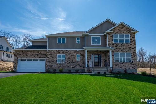 7 Emerald Dr, Hamburg, NJ, 07419-2642 | Card Image