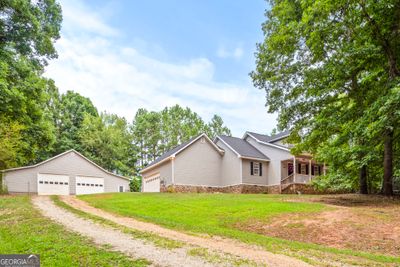 160 Cross Road, House other with 4 bedrooms, 2 bathrooms and 4 parking in Covington GA | Image 2