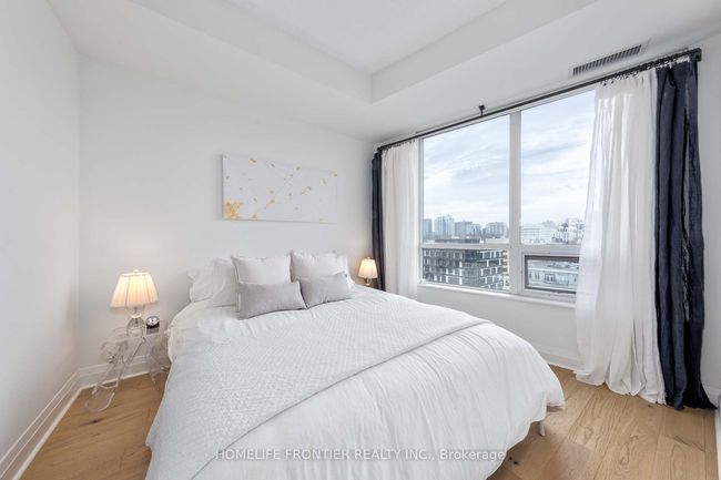 905 - 20 Scrivener Sq, Condo with 2 bedrooms, 1 bathrooms and 1 parking in Toronto ON | Image 9