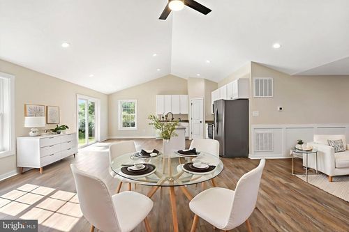 40 Mdg Ct, BERKELEY SPRINGS, WV, 25411-3881 | Card Image