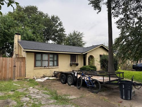 17211 Blairwood Dr, Houston, TX, 77049-1107 | Card Image