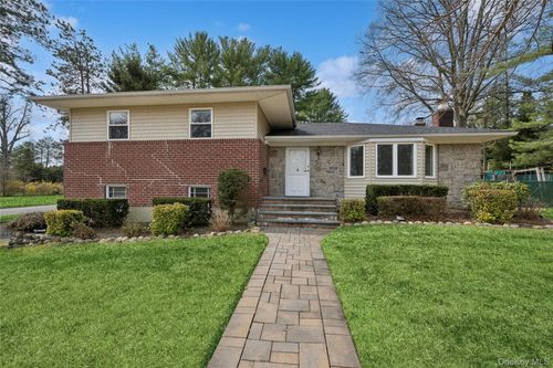 6 Viola Dr, Glen Cove, NY, 11542-3316 | Card Image