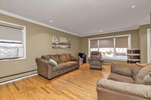 242 149th Ave, Rosedale, NY, 11422-3222 | Card Image