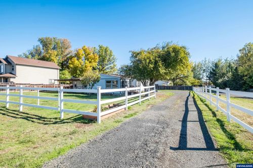 807 N 12th St, Philomath, OR, 97370-9309 | Card Image