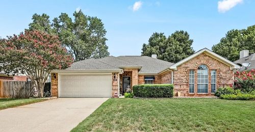 325 Stately Oak Ln, Lake Dallas, TX, 75065-2200 | Card Image