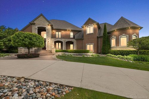54245 Queensborough Dr, Shelby Twp, MI, 48315-1129 | Card Image