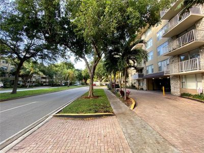 403 - 1805 Sans Souci Blvd, Condo with 2 bedrooms, 2 bathrooms and null parking in North Miami FL | Image 1