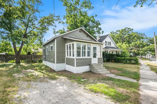 1915 Terrace St, Muskegon, MI, 49442-5661 | Card Image