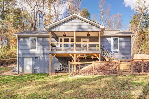 15 Edmond Woods Pl, Fairview, NC, 28730-9104 | Card Image