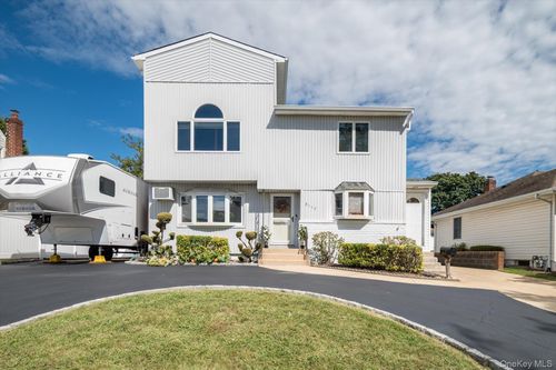 3117 Ward Ln, Wantagh, NY, 11793-1101 | Card Image