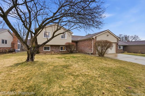 834 Abbey Ln, Milford, MI, 48381-1002 | Card Image